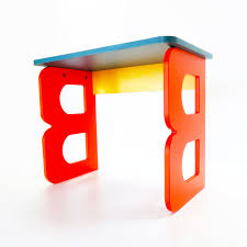 Детското бюро във формата на влак, което ще направи детската стая цветна и весела. Cvetno Detsko Byuro