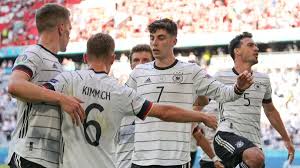 Alemania, enrabietada tras la derrota contra francia, ha salido en modo apisonadora, tocando a gran velocidad, encerrando a portugal y generando muchas ocasiones de gol. Wnucaz4t2k0fwm