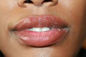 lip lightening and lip neutralizing