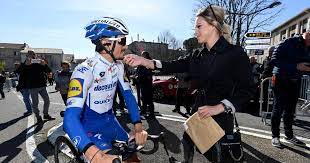 Julian alaphilippe remains in yellow headed into the second rest day of the tour de france, but several rivals cut into his lead. Sexism Scandal Based On A Caricature Of Alaphilippe And Girlfriend Archyde