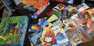 Players score 1 point for every vote for their own card. Review Dixit Shut Up Sit Down