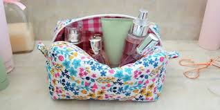 17 free and easy makeup bag sewing patterns