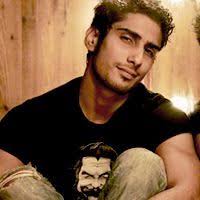 Prateik Babbar was born on November 28, 1986 is the son of late actress Smita Patil and actor-politician Raj Babbar. His mother died due to post partum ... - l_10260