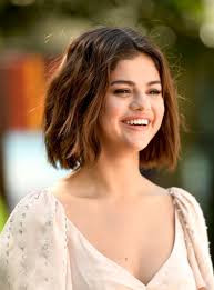 Selena gomez trendy haircut style, fashion is not limited to the adults, and even teens are looking to their icons for some stylish tips. Selena Gomez Just Debuted Her Most Dramatic Haircut Ever Selenagomez Hair Beauty Bob Short Selena Gomez Short Hair Selena Gomez Hair Selena Gomez Haircut