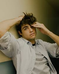 noah centineo is hot if only he could