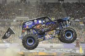 Official bkt rubber tires provide greater traction so you can take your truck. Son Uva Digger Monster Trucks Wiki Fandom