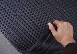 Сложно ли подбирать резиновые коврики в машину?