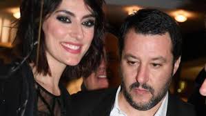 Quella foto ha fatto il giro del web creando non poche polemiche: Elisa Isoardi E Matteo Salvini Pronto Nido D Amore Andranno A Vivere Insieme A Roma Magazine