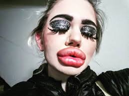 woman is pursuing for the biggest lips