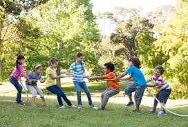 Juegos tradicionales para niños para jugar en familia, en la escuela o la colonia. Los Juegos Tradicionales Mas Populares Para Ninos Juegos Tradicionales La Carrera De Sacos