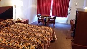 louisville ky hotel red carpet inn