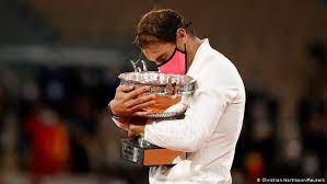 Αποσπασμα απο τον τελικο γυναικων μεταξυ της ναβρατιλοβα και της κρις εβερτ που βρηκε νικητρια την τελευταια.στην περιγραφη για την ερτ ο δημητρης κωνστανταρας. Sandplatzkonig Nadal Gewinnt Traum Finale Gegen Djokovic Sport Dw 11 10 2020