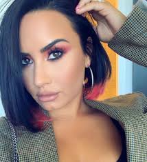 demi lovato just d the tips of her