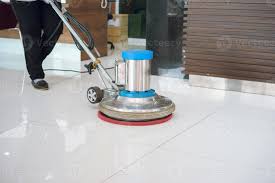 cleaning floor with machine 906625