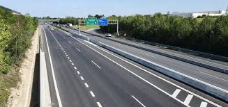 Při výstavbě úseku dálnice d11 se silničáři s ekology ujišťovali, že jejich vzájemné zatímco mezi hradcem králové a jaroměří je ve výstavbě 22,4 kilometrů dálnice d11 směrem k polsku, zbývajících. Kdgtamvazfbdm