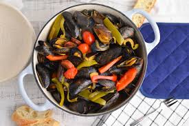 easy steamed mussels in a chorizo