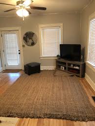 layout for small living room with corner tv