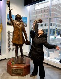 They have a hat at the base of the statue to toss in the air for a photo. Mary Tyler Moore Showed A Generation Of Women What A Feminist Looks Like