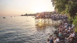 It is held annually in early july in montreux, switzerland on the shores of lake geneva. 50 Jahre Montreux Jazz Festival Wo Miles Lachte Und Claude Kochte Jazz Weltmusik Br Klassik Bayerischer Rundfunk