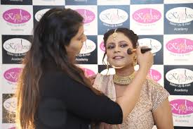 24 hrs 1 makeup course at rs 1 person
