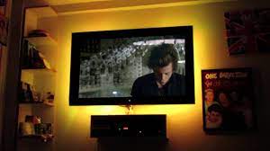 Como colocar fita LED na TV: Super dicas para modernizar sua sala de estar  – Brilanze – Iluminação Criativa
