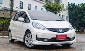 The honda jazz was a transformative product for the market segment when it was first released over a decade ago. 2013 Honda Jazz 1 5v Metroace