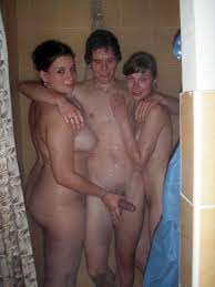 Threesome in the shower. Porn Pic - EPORNER
