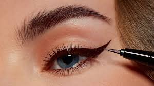 eyeliner according to your eye shape