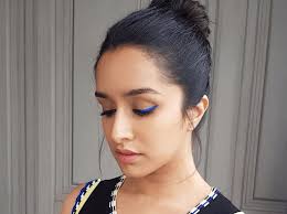 royal blue makeup look inspo for