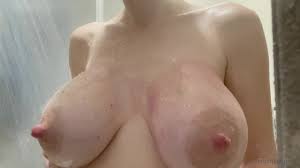 Duckie908 Huge Tits Showering Video - gotanynudes.com
