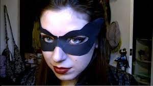 anne hathaway catwoman makeup hair in