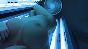 Naked girl masturbates in the solarium |