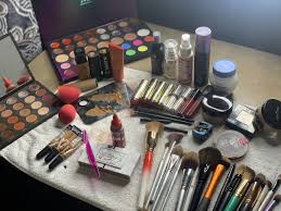 makeup artist kit essentials