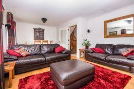 4 bed terraced house in