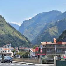 Madeira is a portuguese possession situated off the west coast of north africa in the atlantic ocean. Madeira Portugal Ein Urlaubs Und Reisefuhrer