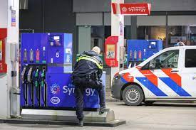 Gewapende overval bij tankstation in Huizen; politie zoekt verdachten |  Gooieneemlander