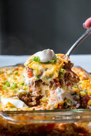 7 layer dip with shredded taco en