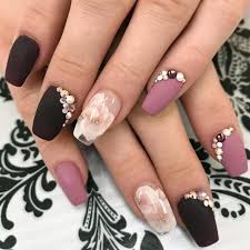 The coffin nail design became fashionable in the 90s, and it didn't lose its unique charm till now. Matte Short Coffin Nails Designs Matte