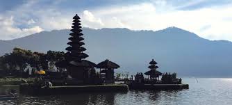 The ulun danu temple is situated in the area of lake bratan, bedugul. Pura Ulun Danu Bratan Temple The Temple That Became The Symbol Of Bali Gigaplaces Com