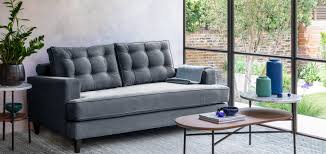colour carpet goes with a grey sofa