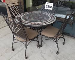 round patio table