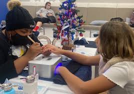 holiday nails at frenchie s south hills