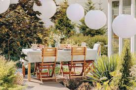 21 backyard party ideas for a fun