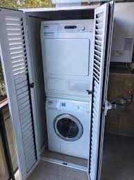 La prima opzione che vi presentiamo include un mobile pensato per accogliere e nascondere una lavatrice piuttosto che una asciugatrice. Pin Su Lavatrice