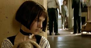 Luc besson (filmin yönetmeni ve yazarı) leon karakteri için yalnızca jean reno'yu düşünmüş ve. How Was Natalie Portman Discovered And Cast In Leon The Professional At Such A Young Age Watch The Take