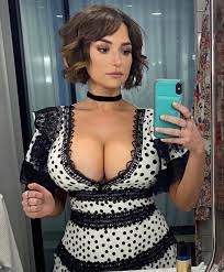 Milana Vayntrub - Free pics, galleries & more at Babepedia