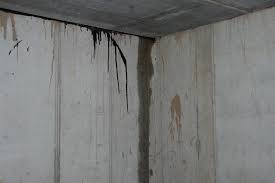 how to stop water leakage from wall