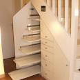 Amenager un placard sous escalier