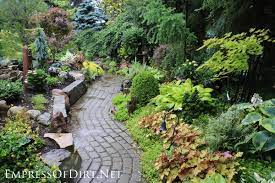 12 stepping stone garden path ideas