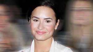 whoops demi lovato suffers a makeup mishap